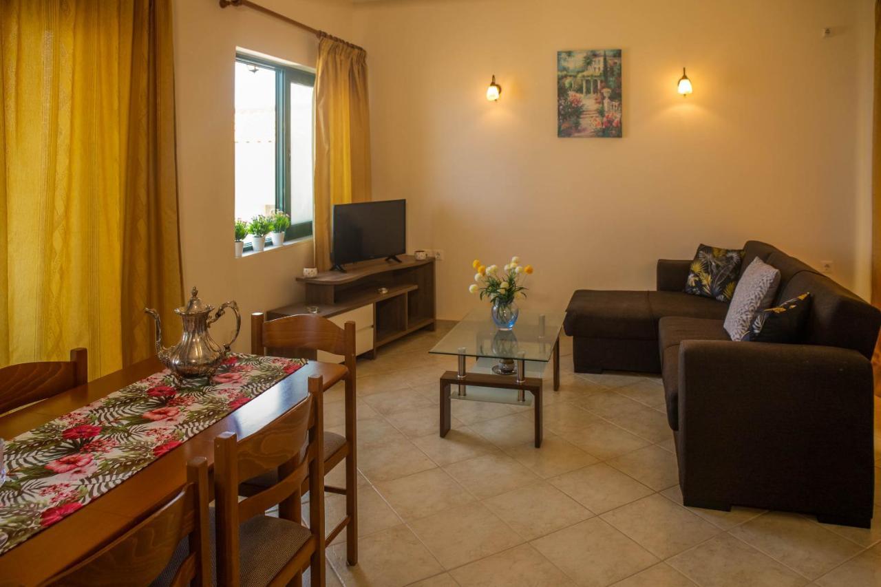 Betsis Apartments Kypseli Екстериор снимка